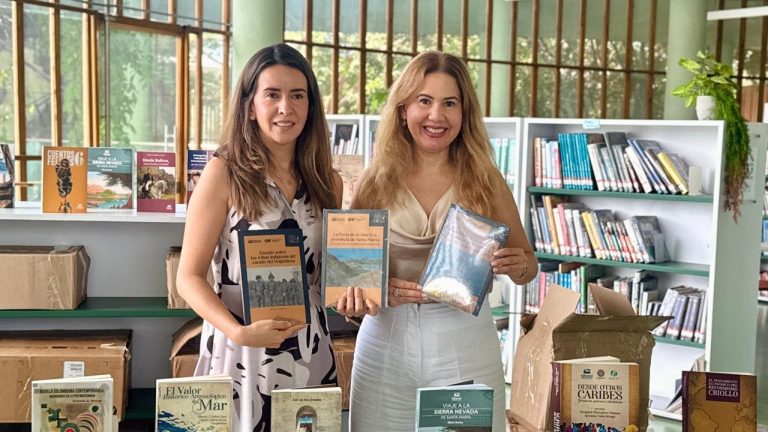 La Alcaldía recibe la “Colección 500 años” y se suma a la Feria del Libro de Santa Marta