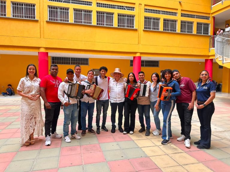 La Fundación Cocha Molina y La Universidad de La Guajira fortalecen el folclor vallenato con jornada académica