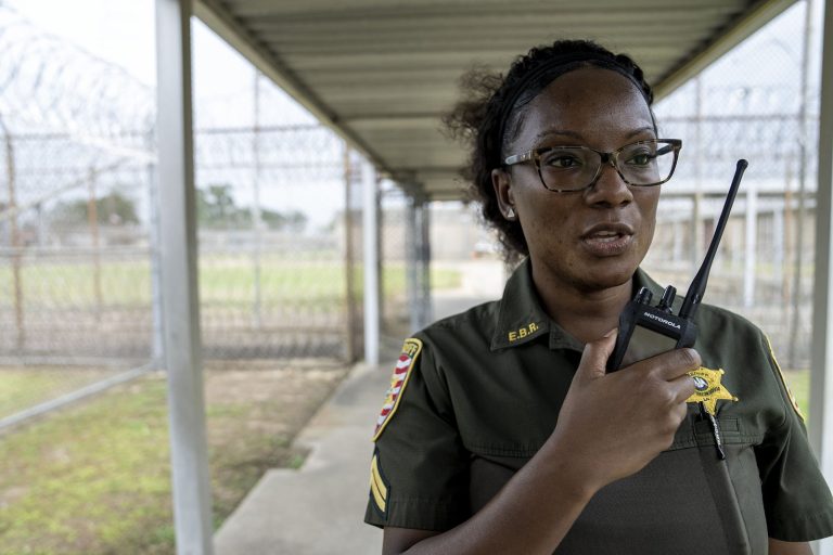 La IA y sistemas de vídeo transforman la seguridad penitenciaria en América Latina