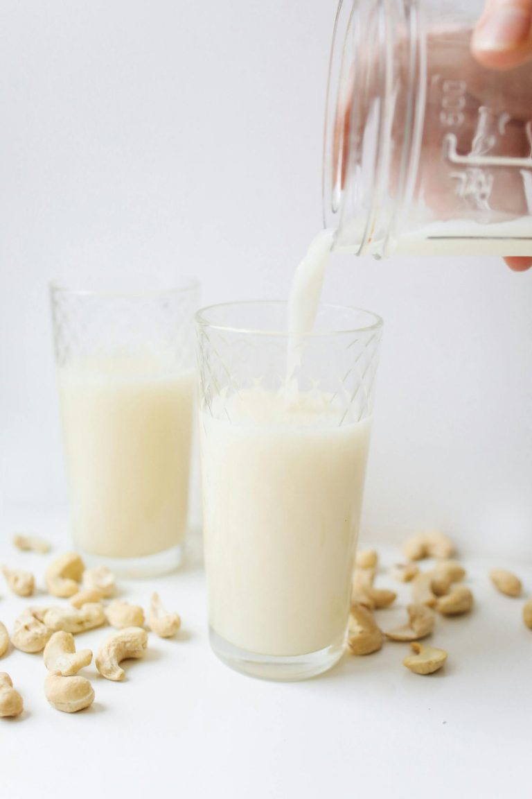 ¿La leche engorda? ¿Causa enfermedades? ¿Qué dice la ciencia frente a los mitos del lácteo?