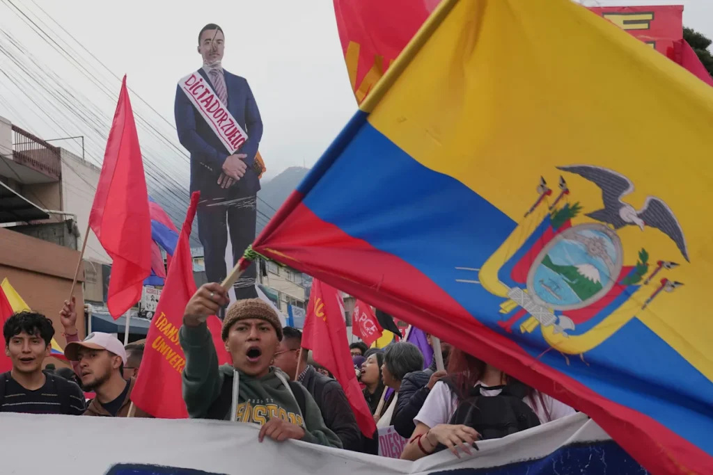 La mayor organización indígena de Ecuador convoca a paro nacional en rechazo al alza de combustible