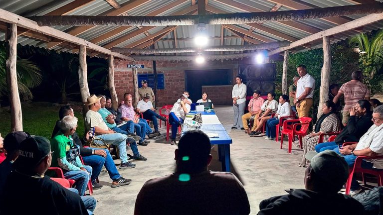 Levantado el paro cívico en vías bloqueadas de La Guajira