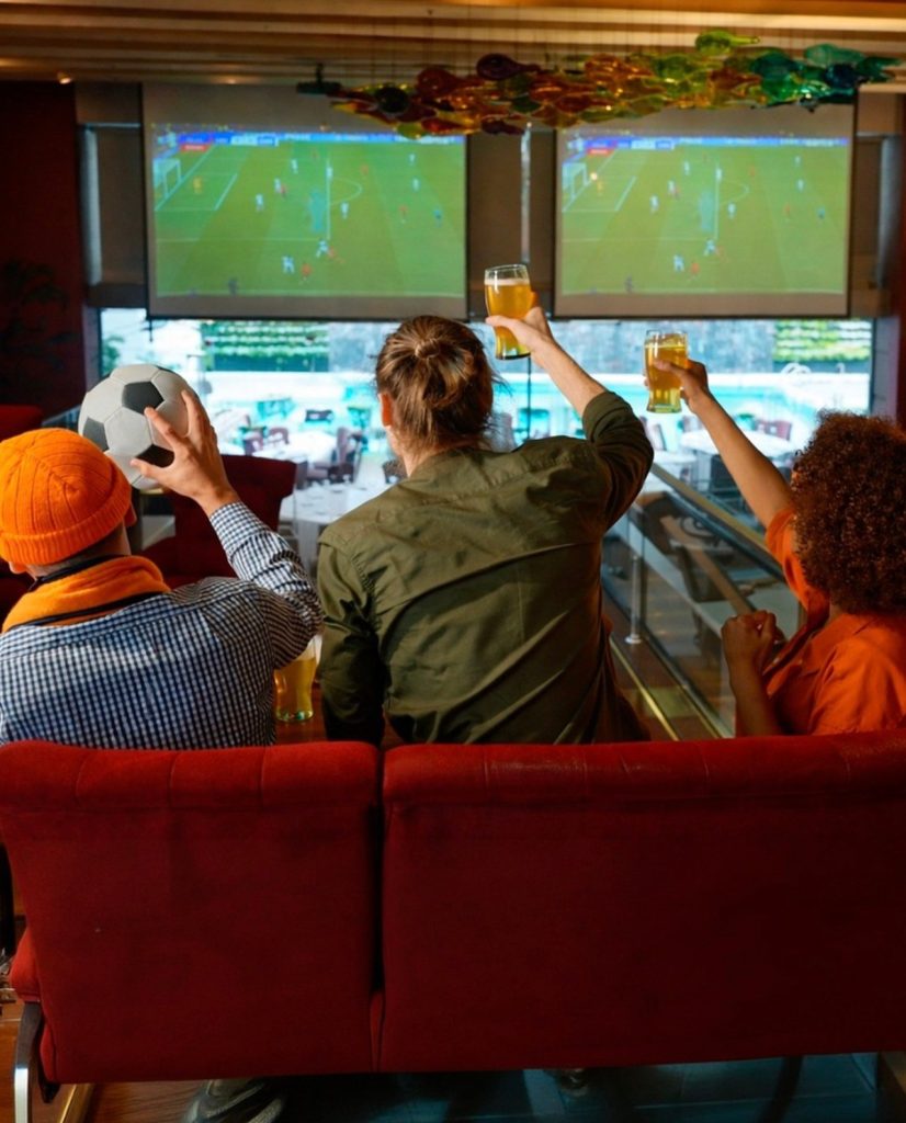 Levels Bar del Hilton Bogotá, punto de cita después de oficina para vivir el fútbol