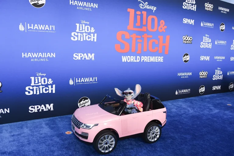 “Lilo &amp; Stitch” lidera en taquilla por tercera semana seguida