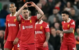 Liverpool da nuevo paso hacia el título al ganar el derbi al Everton
