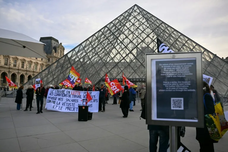 Los trabajadores del Louvre aprueban reanudar la huelga iniciada en diciembre