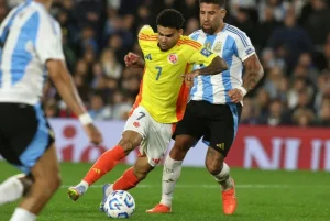 Lucho Díaz brilló ante Argentina pero Colombia soltó el triunfo casi al final