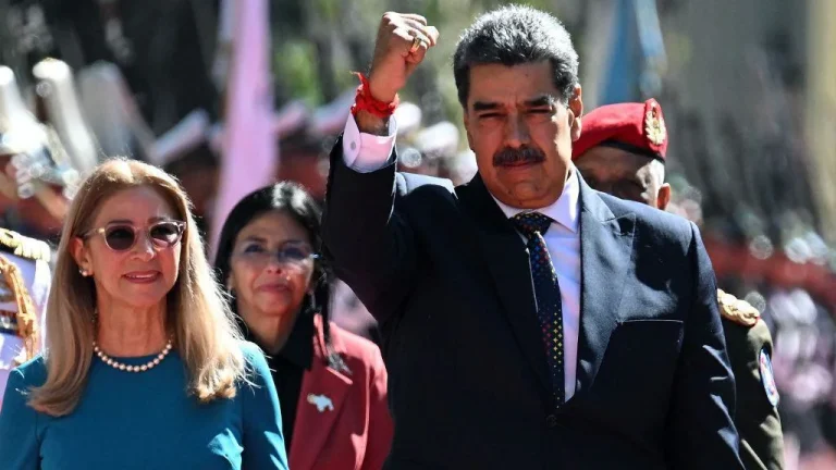 Maduro adelantó ceremonia y juró por 3a vez como presidente de Venezuela