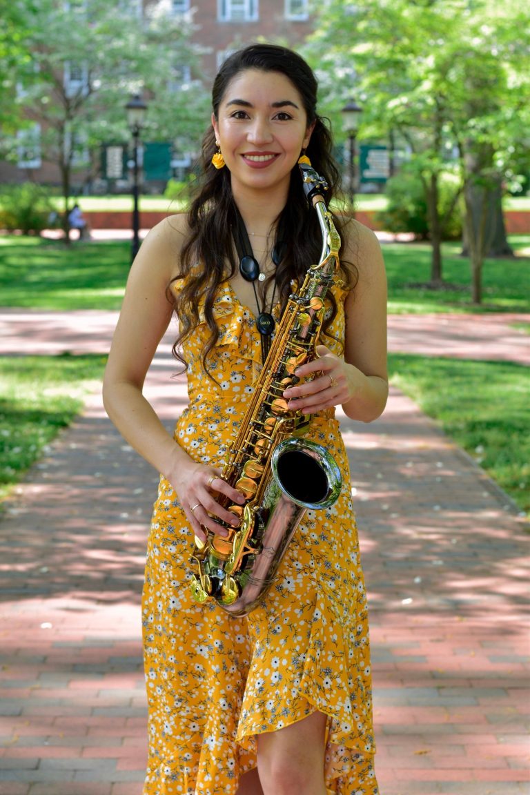 Mambos con Swing: la nueva propuesta musical de Michelle Camargo