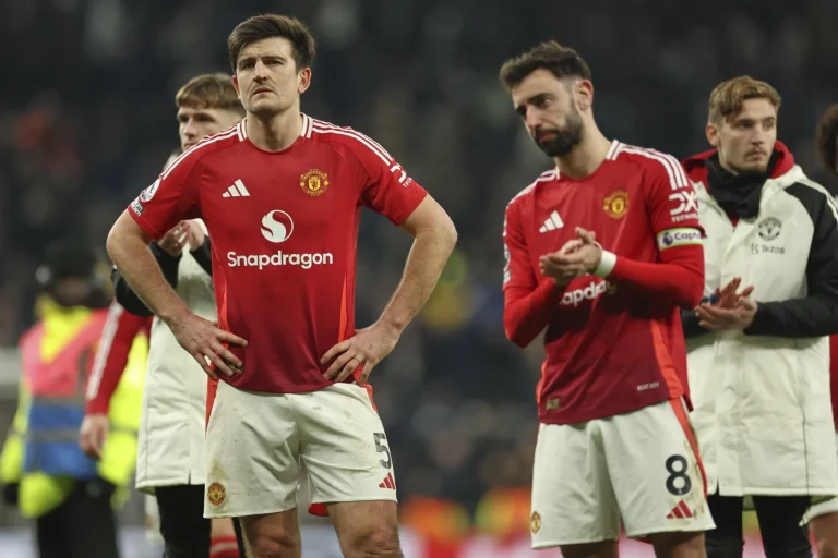 Man United despedirá hasta 200 empleados más como parte de plan para reducir costos