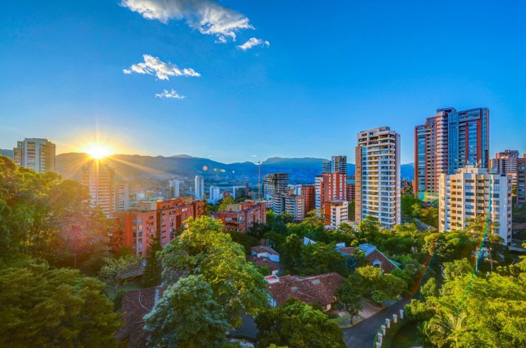 Marco ambiental y de derechos humanos en Colombia: persisten brechas empresariales