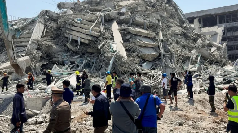 Más de 150 muertos y cientos de heridos en un devastador terremoto en Myanmar y Tailandia