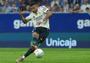 Mbappé lidera la victoria por 3-0 del Real Madrid en Oviedo