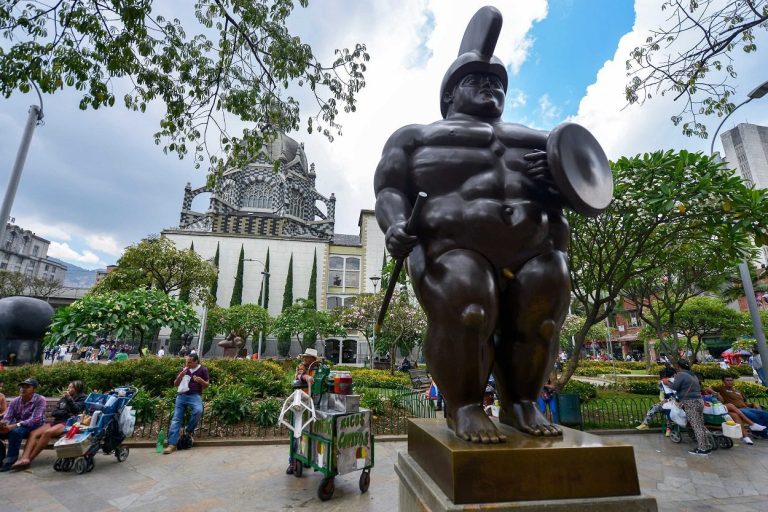 Medellín se toma el Metro con una silent party