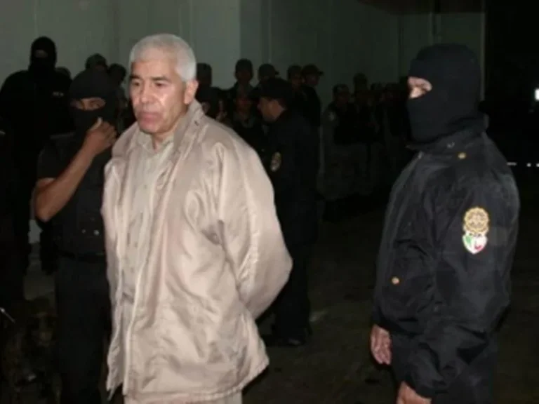 México traslada a EEUU al capo Caro Quintero, dos líderes de Los Zetas y otros 26 presos