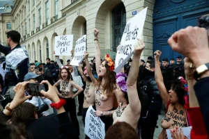 Miles de personas protestan en Francia por la lentitud judicial ante los casos de pederastia
