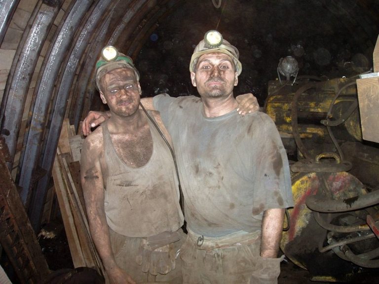 Minería artesanal: miles de familias viven de ella pero al trabajo bajo tierra siempre lo ronda la muerte
