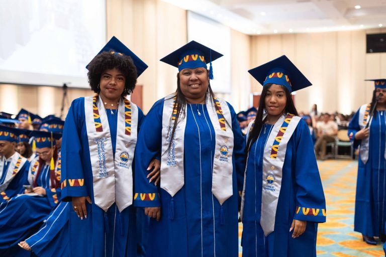 Miriam Isabel Montes Daza, a lomo de caballo inició su sueño de ser licenciada en lengua castellana