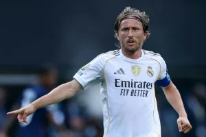 Modric llega a Italia para finalizar fichaje por el Milan