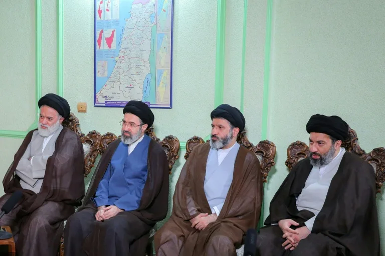 Mojtaba Jamenei, candidato a suceder a su padre como guía supremo de Irán