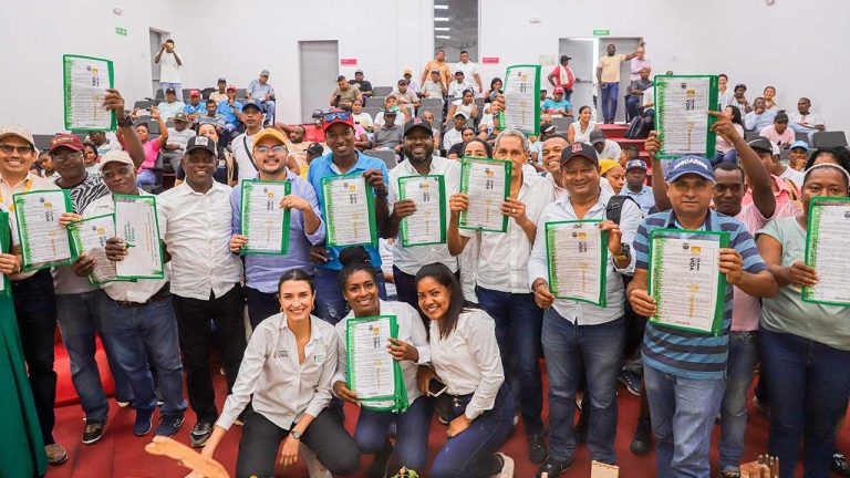 Municipios de Bolívar recibieron titulación de 207 predios para escuelas y otros proyectos