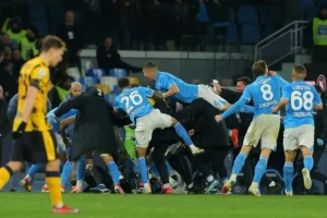 Nápoles salva un empate ante el Inter y mantiene la emoción en Serie A