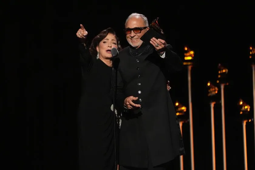 Natalia Lafourcade, Gloria Estefan, Carín León y Ca7riel y Paco triunfan en las categorías latinas del Grammy