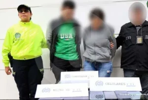 Niña habría sido encadenada y abusada durante 10 años por su madre y padrastro