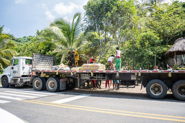 Nuevas entregas de cemento para obras comunitarias en veredas samarias