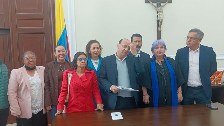 Nuevo proyecto para que gobierno gaste más plata, el pueblo pague más impuestos y se desfinancien los ricos