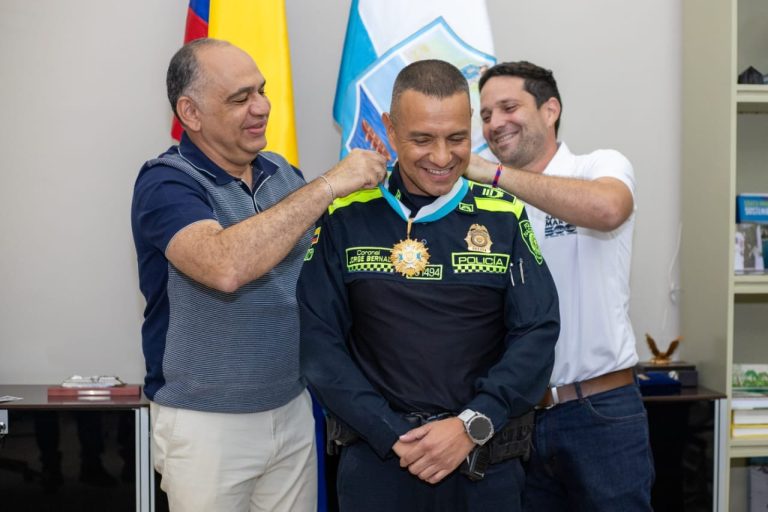 Orden “Santa Marta 500 años” al Comandante de la Policía Metropolitana