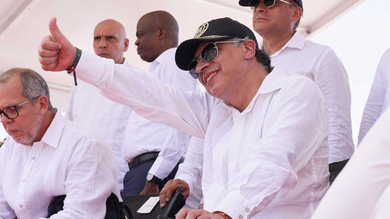 Petro en desfile del 20 de julio en Santa Marta: hay que volver la mirada al mar