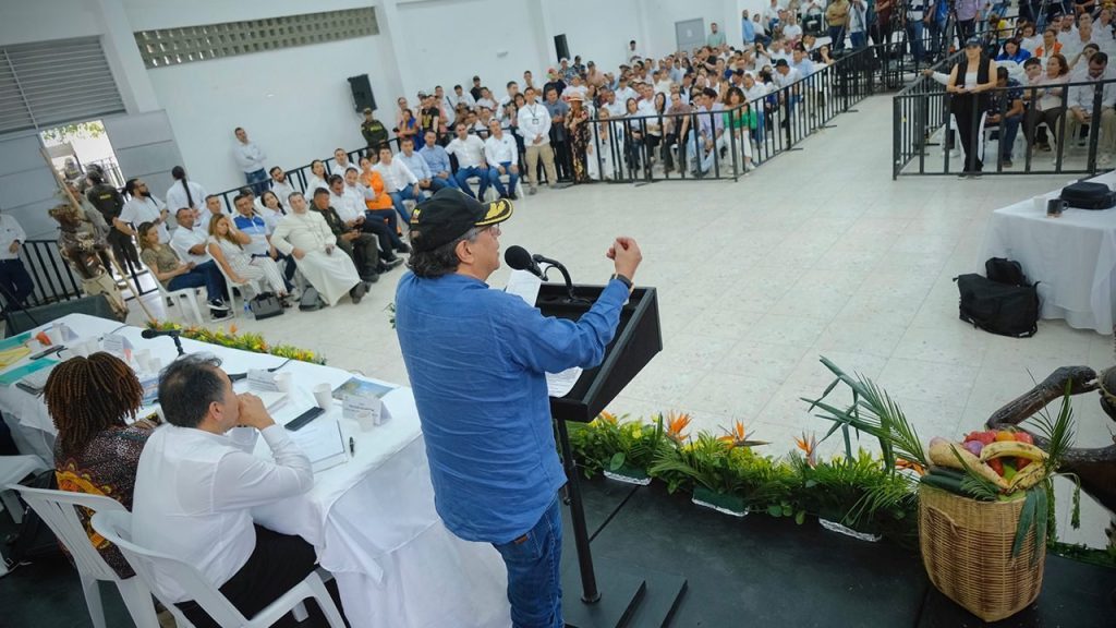 Petro invita al ELN a separarse de los “Jefes Traquetos”