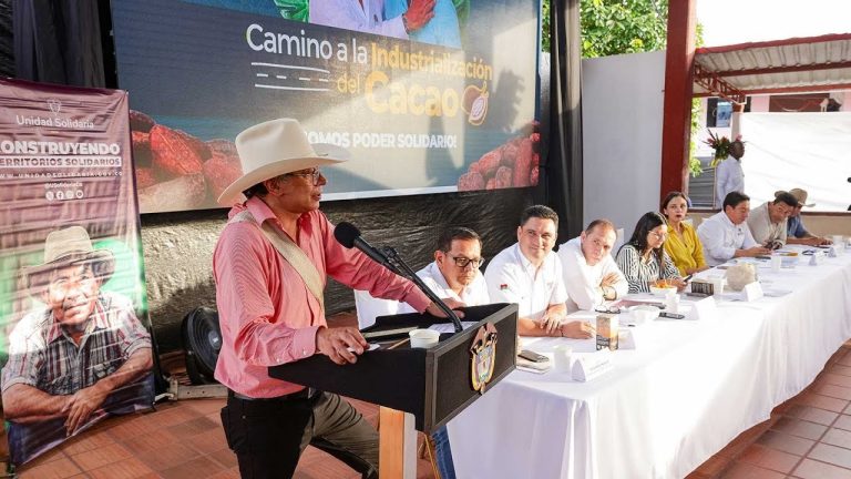 Petro pone el dedo en la llaga: hay más plata para educación pero no hay maestros ¿Qué se hace el dinero?