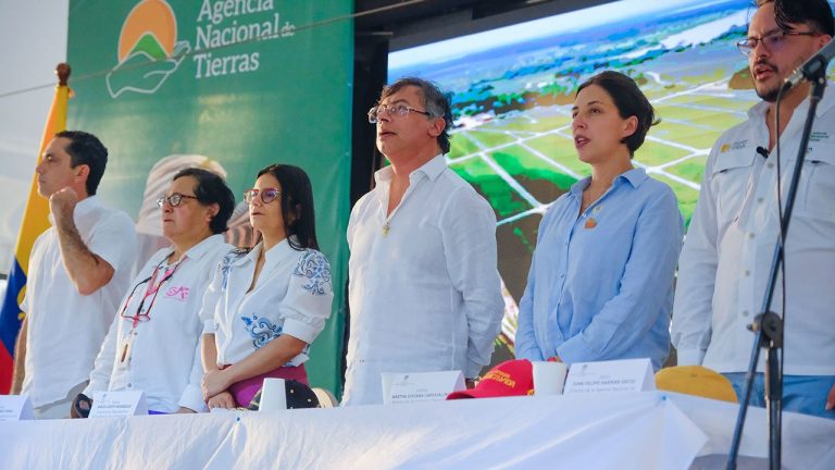 Petro vuelve a hablar de acuerdo nacional con ricos y políticos