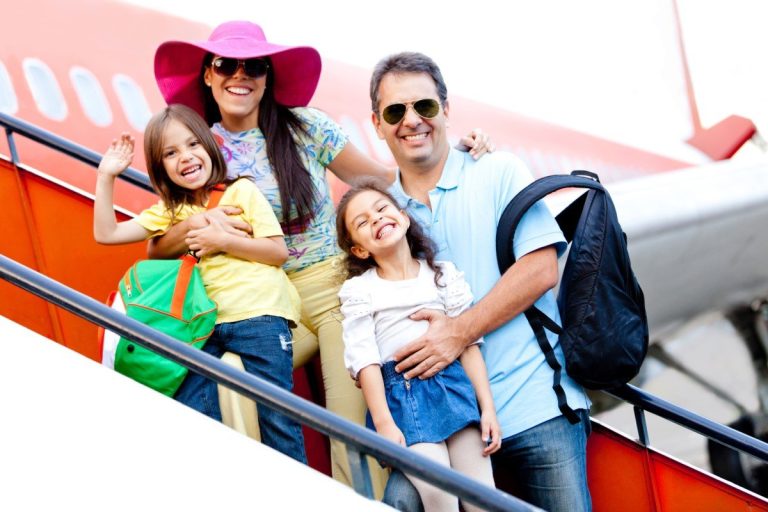 ¿Piensa viajar en diciembre? Prepárese para la temporada de manera inteligente