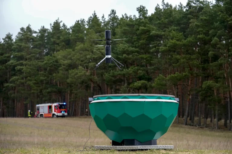 Presentan dron basado en IA que acelera detección y monitoreo de incendios forestales