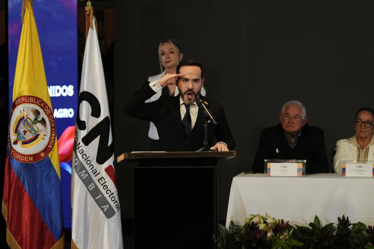 Presidente electo de Colombia advierte que recibe un país en “cuidados intensivos”