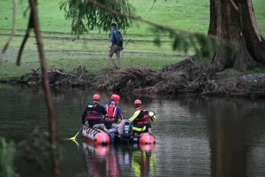 Prosigue la búsqueda de unos 170 desaparecidos por inundaciones en Texas
