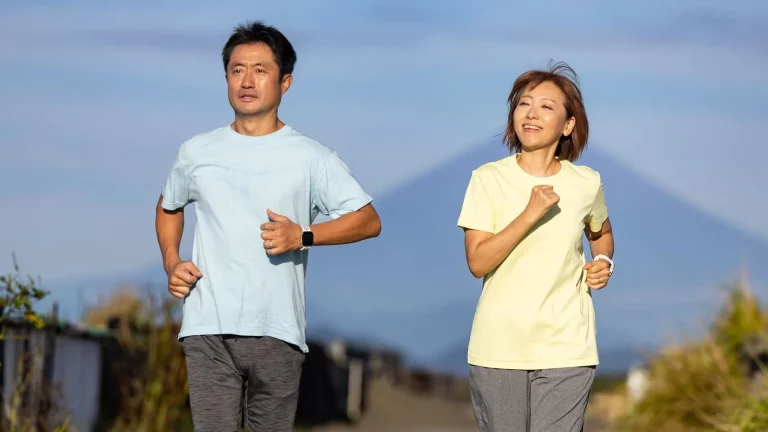 Qué es la caminata japonesa que se ha popularizado en las redes sociales