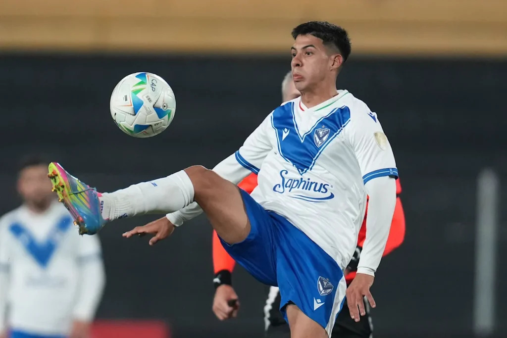 Racing gana en el descuento a Fortaleza y clasifica como líder de su grupo en Libertadores