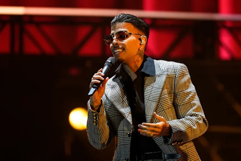 Rauw Alejandro, Edgar Barrera y Carlos Santana actuarán en los Latin Grammy