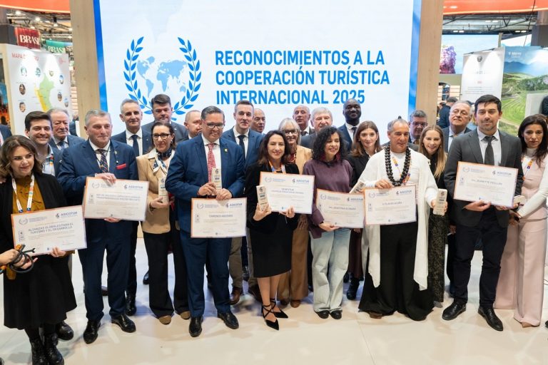 Reconocimiento al Proyecto turístico Caminos Andinos por su efecto integrador