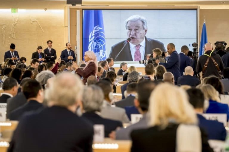 Retrocesos en verificación de la información abren la puerta a más odio, afirma jefe de la ONU