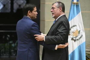 Rubio, la figura bilingüe y el doble lenguaje del “EEUU primero” de Trump