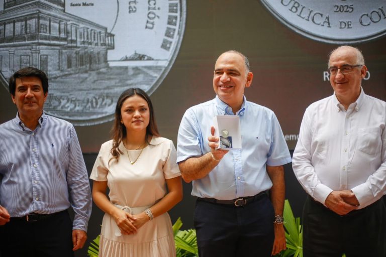 Santa Marta recibe moneda conmemorativa de su Quinto Centenario de fundación
