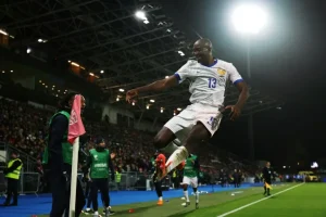 Sin Mbappé, Francia empata en Islandia y debe esperar por su billete al Mundial