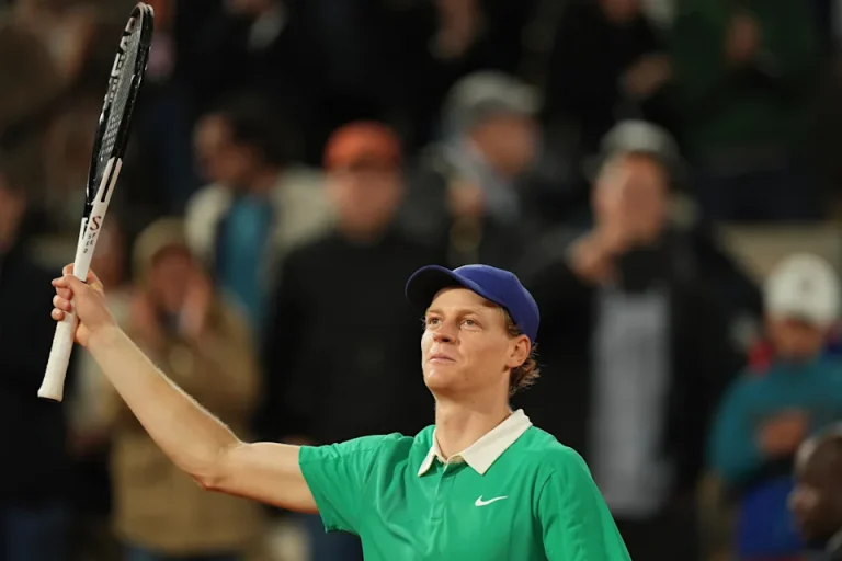 Sinner vence a Djokovic y enfrentará al campeón defensor Alcaraz en la final del Abierto de Francia