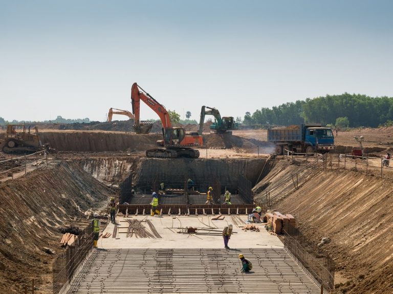 Solo uno de cada tres pesos asignados a infraestructura fue desembolsado en 2025