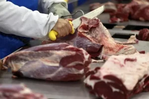 Suben precios de alimentos: tomate, café y carne de res, los que más aportan al alza